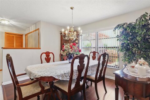 House in Tampa, Florida 3 bedrooms, 209.68 sq.m. № 1749456 - photo 10