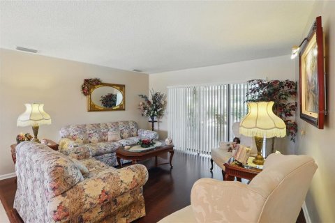 House in Tampa, Florida 3 bedrooms, 209.68 sq.m. № 1749456 - photo 7