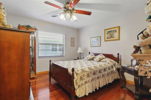 House in Tampa, Florida 3 bedrooms, 209.68 sq.m. № 1749456 - photo 15