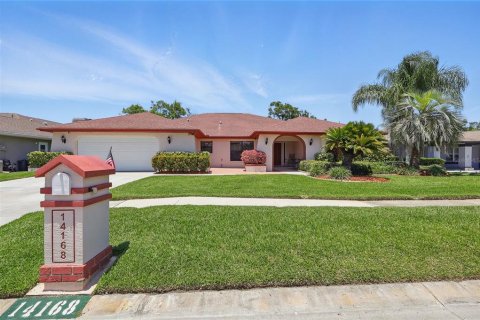 House in Tampa, Florida 3 bedrooms, 209.68 sq.m. № 1749456 - photo 2