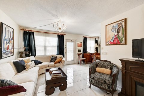 Copropriété à louer à Boca Raton, Floride: 2 chambres, 83.24 m2 № 1950116 - photo 8