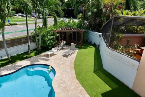 Casa en alquiler en Doral, Florida, 3 dormitorios, 152.45 m2 № 1952003 - foto 5