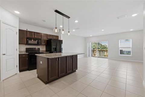 Townhouse in Lakeland, Florida 3 bedrooms, 151.71 sq.m. № 2210778 - photo 4