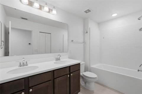 Townhouse in Lakeland, Florida 3 bedrooms, 151.71 sq.m. № 2210778 - photo 22