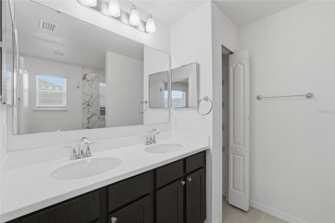 Townhouse in Lakeland, Florida 3 bedrooms, 151.71 sq.m. № 2210778 - photo 18