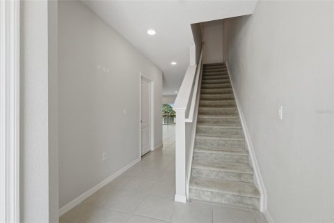 Townhouse in Lakeland, Florida 3 bedrooms, 151.71 sq.m. № 2210778 - photo 3