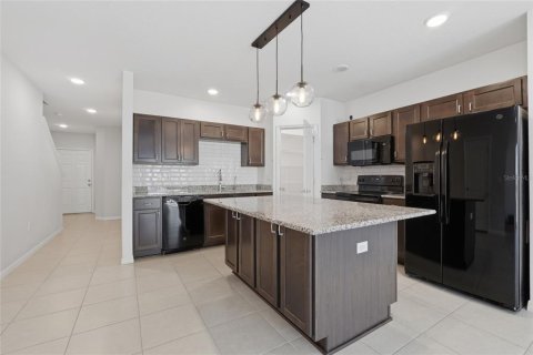 Townhouse in Lakeland, Florida 3 bedrooms, 151.71 sq.m. № 2210778 - photo 5