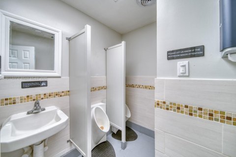 Купить коммерческую недвижимость в Майами-Спрингс, Флорида № 1756503 - фото 15