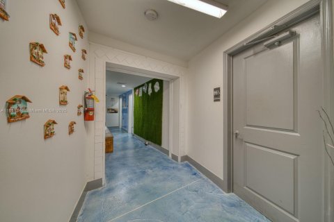 Купить коммерческую недвижимость в Майами-Спрингс, Флорида № 1756503 - фото 24