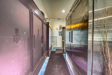 Купить коммерческую недвижимость в Майами-Спрингс, Флорида № 1756503 - фото 21
