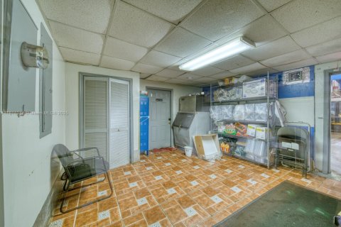 Купить коммерческую недвижимость в Майами-Спрингс, Флорида № 1756503 - фото 30