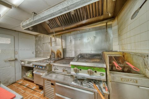 Купить коммерческую недвижимость в Майами-Спрингс, Флорида № 1756503 - фото 27