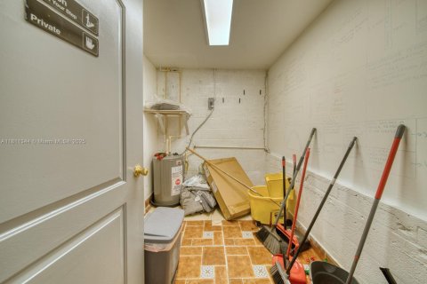 Купить коммерческую недвижимость в Майами-Спрингс, Флорида № 1756503 - фото 23
