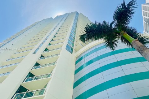 Copropriété à vendre à Miami, Floride: 1 chambre, 76.18 m2 № 1932678 - photo 1