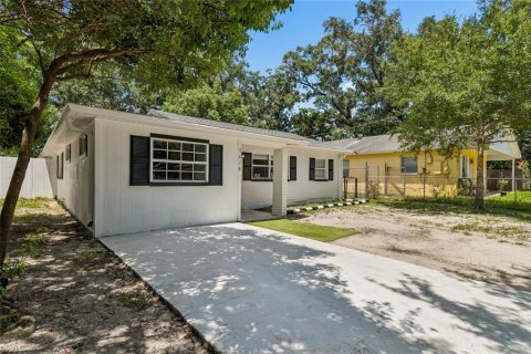 House in Tampa, Florida 3 bedrooms, 95.22 sq.m. № 2221235 - photo 5
