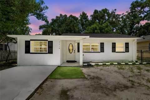 House in Tampa, Florida 3 bedrooms, 95.22 sq.m. № 2221235