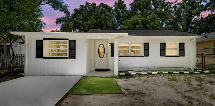 House in Tampa, Florida 3 bedrooms, 95.22 sq.m. № 2221235