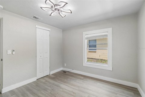 House in Tampa, Florida 3 bedrooms, 95.22 sq.m. № 2221235 - photo 24