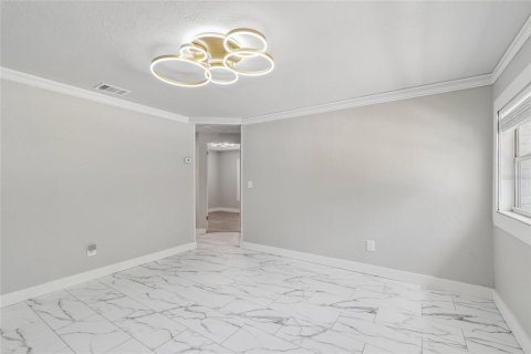 House in Tampa, Florida 3 bedrooms, 95.22 sq.m. № 2221235 - photo 11