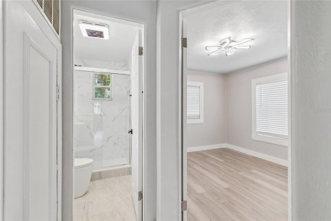 House in Tampa, Florida 3 bedrooms, 95.22 sq.m. № 2221235 - photo 15