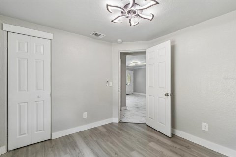House in Tampa, Florida 3 bedrooms, 95.22 sq.m. № 2221235 - photo 21