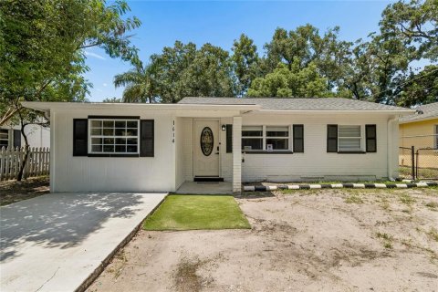 House in Tampa, Florida 3 bedrooms, 95.22 sq.m. № 2221235 - photo 2