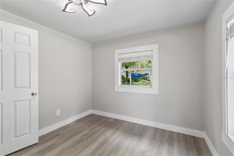 House in Tampa, Florida 3 bedrooms, 95.22 sq.m. № 2221235 - photo 22