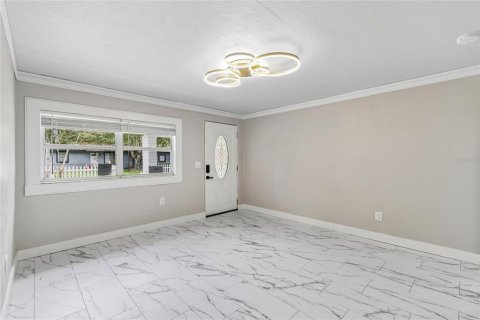House in Tampa, Florida 3 bedrooms, 95.22 sq.m. № 2221235 - photo 12