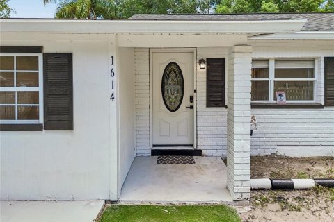 House in Tampa, Florida 3 bedrooms, 95.22 sq.m. № 2221235 - photo 7