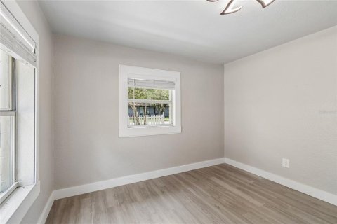 House in Tampa, Florida 3 bedrooms, 95.22 sq.m. № 2221235 - photo 26