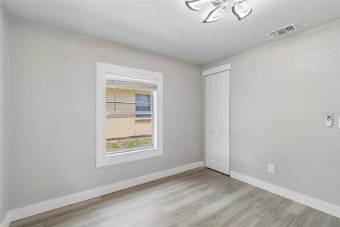House in Tampa, Florida 3 bedrooms, 95.22 sq.m. № 2221235 - photo 20