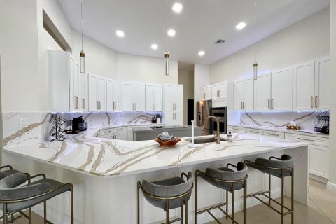 House in Wellington, Florida 5 bedrooms, 326.55 sq.m. № 2187319 - photo 7