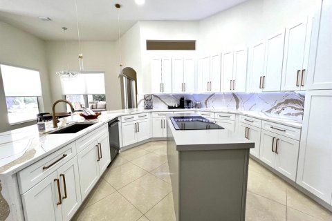 House in Wellington, Florida 5 bedrooms, 326.55 sq.m. № 2187319 - photo 8