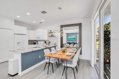 Touwnhouse à vendre à Davenport, Floride: 4 chambres, 160.72 m2 № 2364219 - photo 2