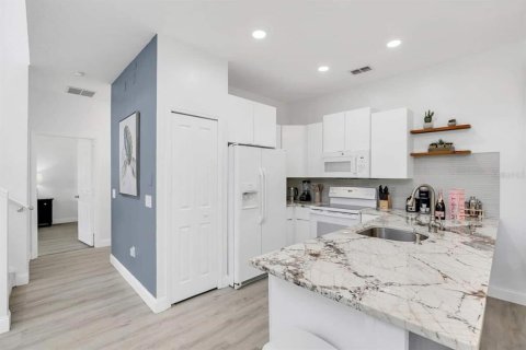 Touwnhouse à vendre à Davenport, Floride: 4 chambres, 160.72 m2 № 2364219 - photo 3