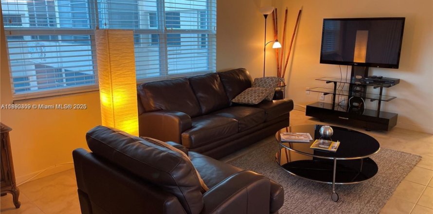 Condo à Hollywood, Floride, 2 chambres  № 1946874