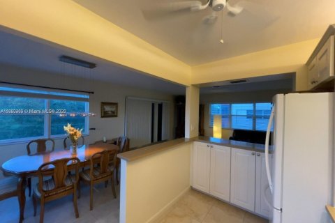 Copropriété à louer à Hollywood, Floride: 2 chambres, 89.19 m2 № 1946874 - photo 5