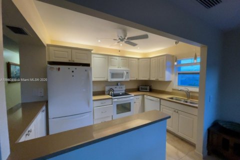 Copropriété à louer à Hollywood, Floride: 2 chambres, 89.19 m2 № 1946874 - photo 4
