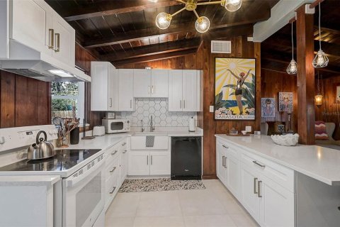 Villa ou maison à louer à Sarasota, Floride: 3 chambres, 139.54 m2 № 1884236 - photo 15