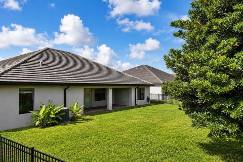 House in Auburndale, Florida 4 bedrooms, 238.94 sq.m. № 2100808 - photo 23