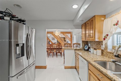 House in Miami, Florida 3 bedrooms, 166.02 sq.m. № 1975256 - photo 19