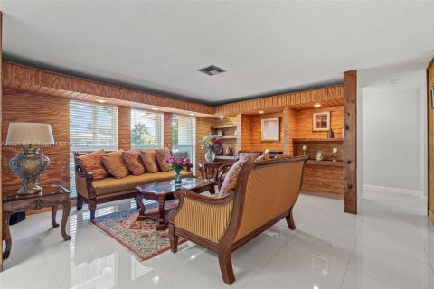 House in Miami, Florida 3 bedrooms, 166.02 sq.m. № 1975256 - photo 9