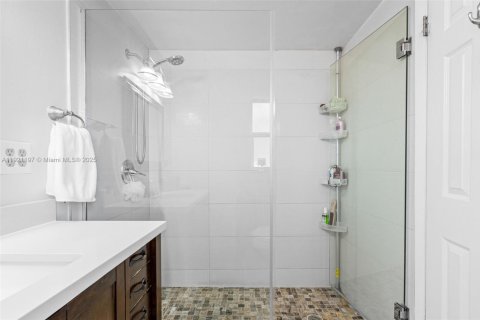 House in Miami, Florida 3 bedrooms, 166.02 sq.m. № 1975256 - photo 27