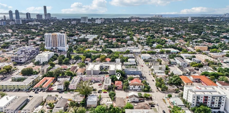 Immobilier commercial à Miami, Floride 186.92 m2 № 1995375