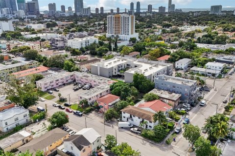 Immobilier commercial à vendre à Miami, Floride: 186.92 m2 № 1995375 - photo 2