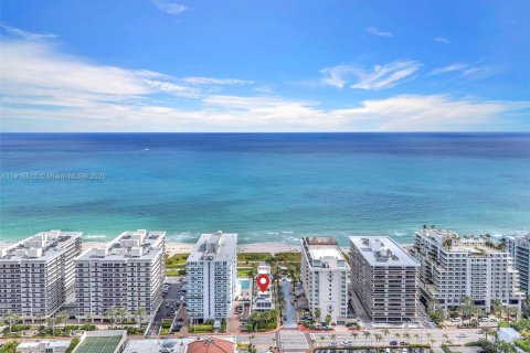 Townhouse in Surfside, Florida 4 bedrooms, 335.01 sq.m. № 2061845 - photo 9