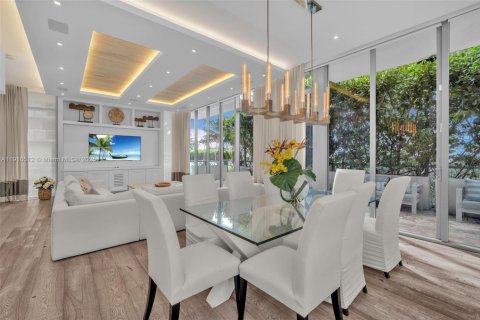 Townhouse in Surfside, Florida 4 bedrooms, 335.01 sq.m. № 2061845 - photo 19