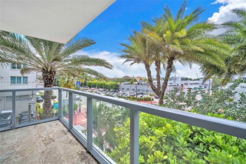 Townhouse in Surfside, Florida 4 bedrooms, 335.01 sq.m. № 2061845 - photo 28