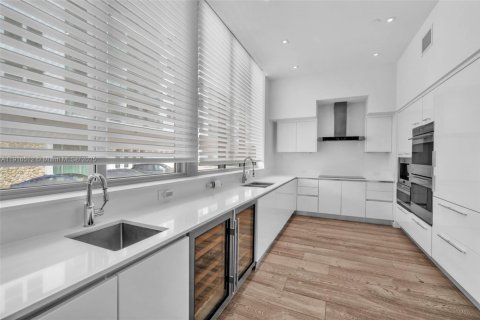 Townhouse in Surfside, Florida 4 bedrooms, 335.01 sq.m. № 2061845 - photo 21