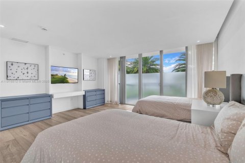 Townhouse in Surfside, Florida 4 bedrooms, 335.01 sq.m. № 2061845 - photo 30